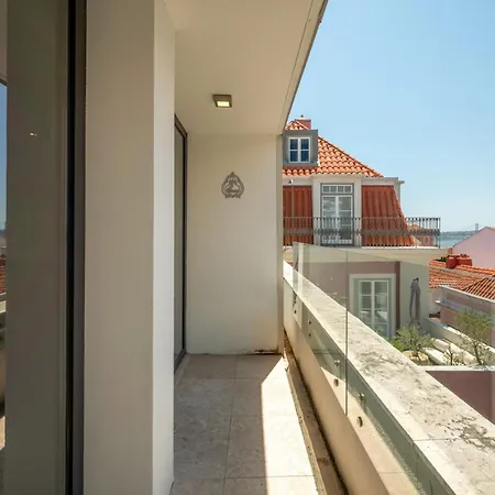 Guestready - Spacious Flat In Bairro Alto
